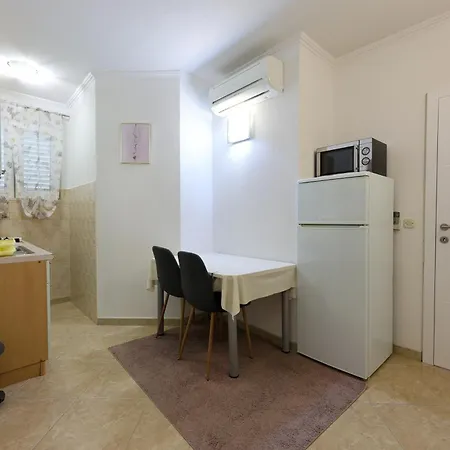 Avdic Apartment *