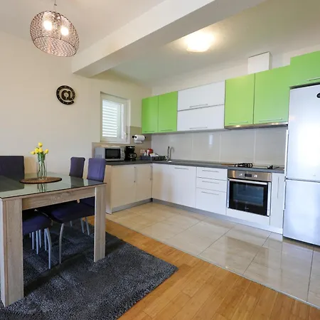 Avdic Макарска