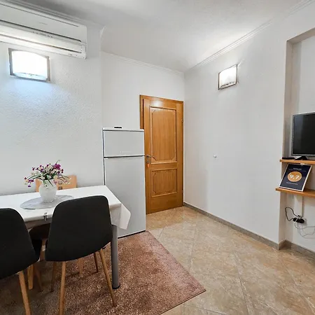 Avdic Apartment *