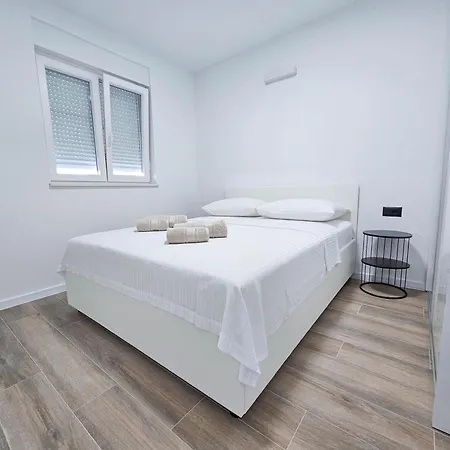 Appartamento Avdic Makarska